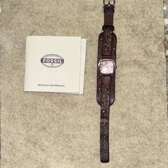 Fossil Dark Brown Leather Watch with Light Pink Dial - Picture 2 of 8